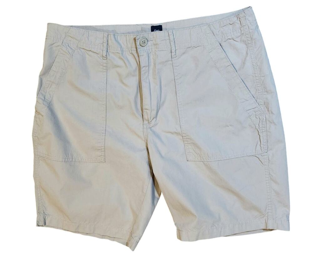 GAP Men's Beige Shorts Rectangular Pockets w/Diagonal Opening Size 36. Nice!